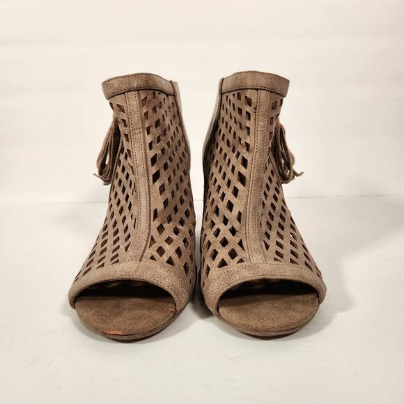 MAURICES Ankle Boot Womens 10M Tan Faux Suede Laser Cut Out Open Toe Tassel Boho - Picture 6 of 12
